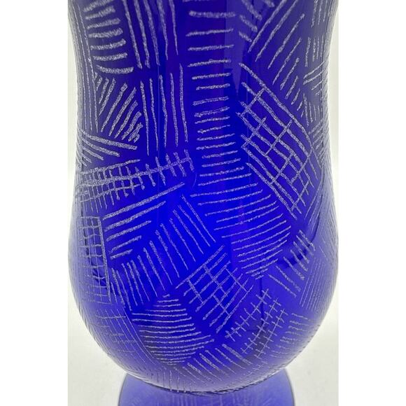 Studio Art Glass Cobalt Blue Glass Vase Etched Design 9” Signed Valerie Layer - Picture 5 of 6